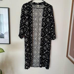 Patterned Tribal duster black and white loose fit Forever21 - Medium